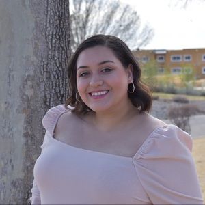 Meet your Posher, Yadira